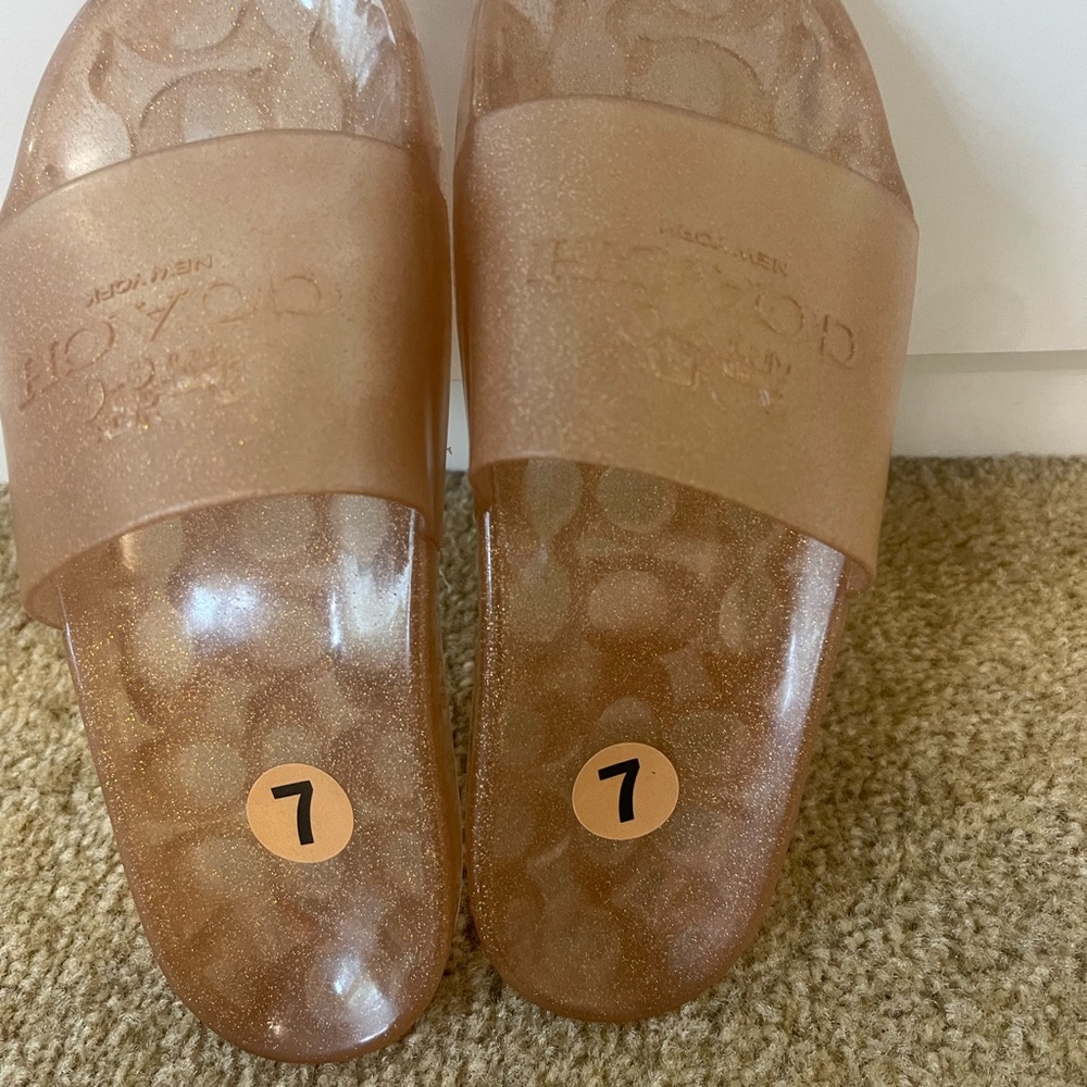 Size 7 ladies coach slides